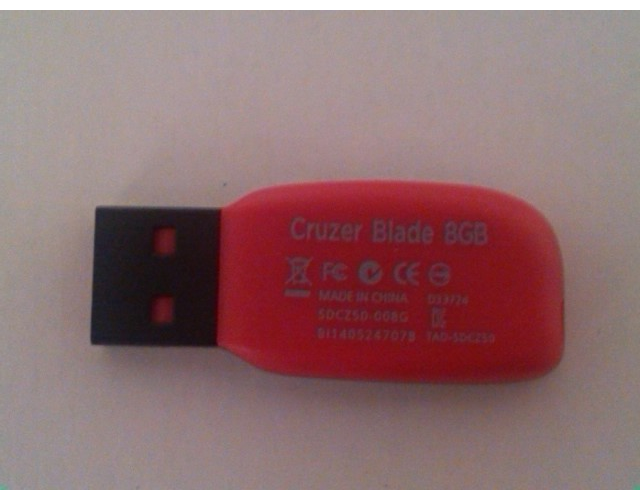 Pendrive Sandisk de 8 G &middot; Confikom